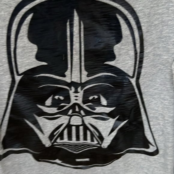 Super cute like new gap Star Wars brand size 5 years long sleeve Darth Vader T - Picture 4 of 6